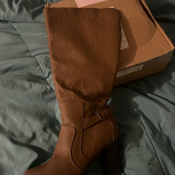 I ordered two pairs of the same boot. Size 9 in box never worn - Picture 1 of 1
